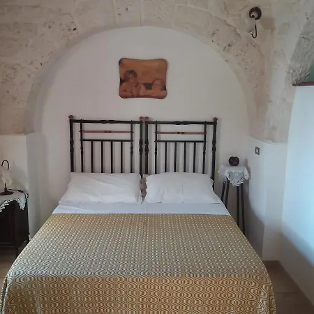 Trulli Colarossa Alberobello