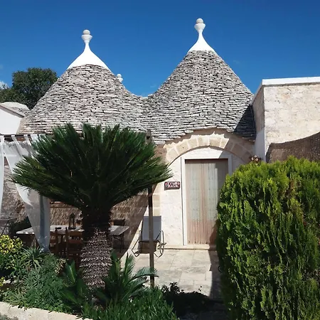 Trulli Colarossa * Alberobello