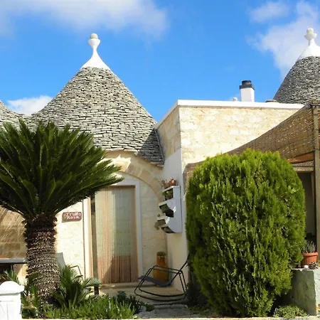 Trulli Colarossa * Alberobello